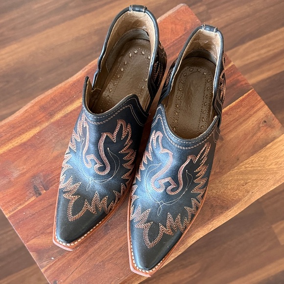 Ariat Western Ankle Boots Size 8 Wide - Picture 5 of 6